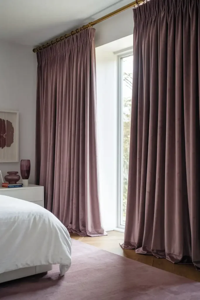 Mauve Curtains for a Dramatic Touch