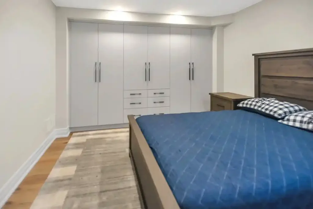 floral bedding, teddy bear décor, and fresh flowers.