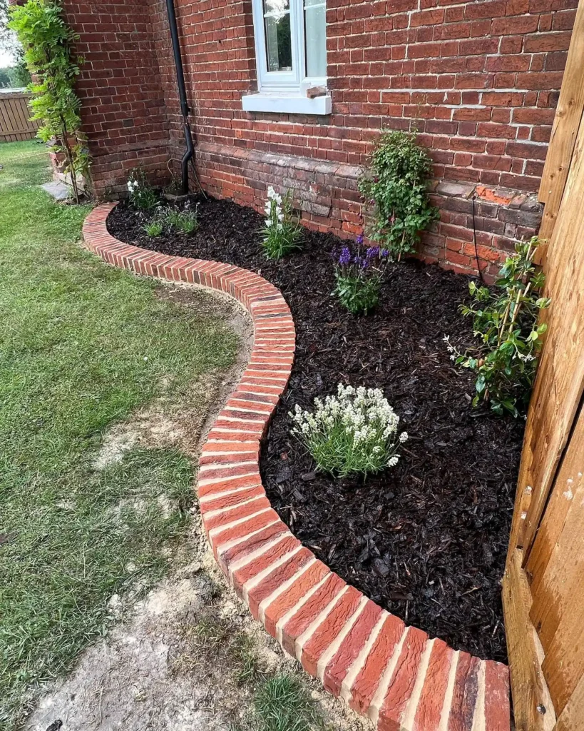 Curved Brick Border Charm